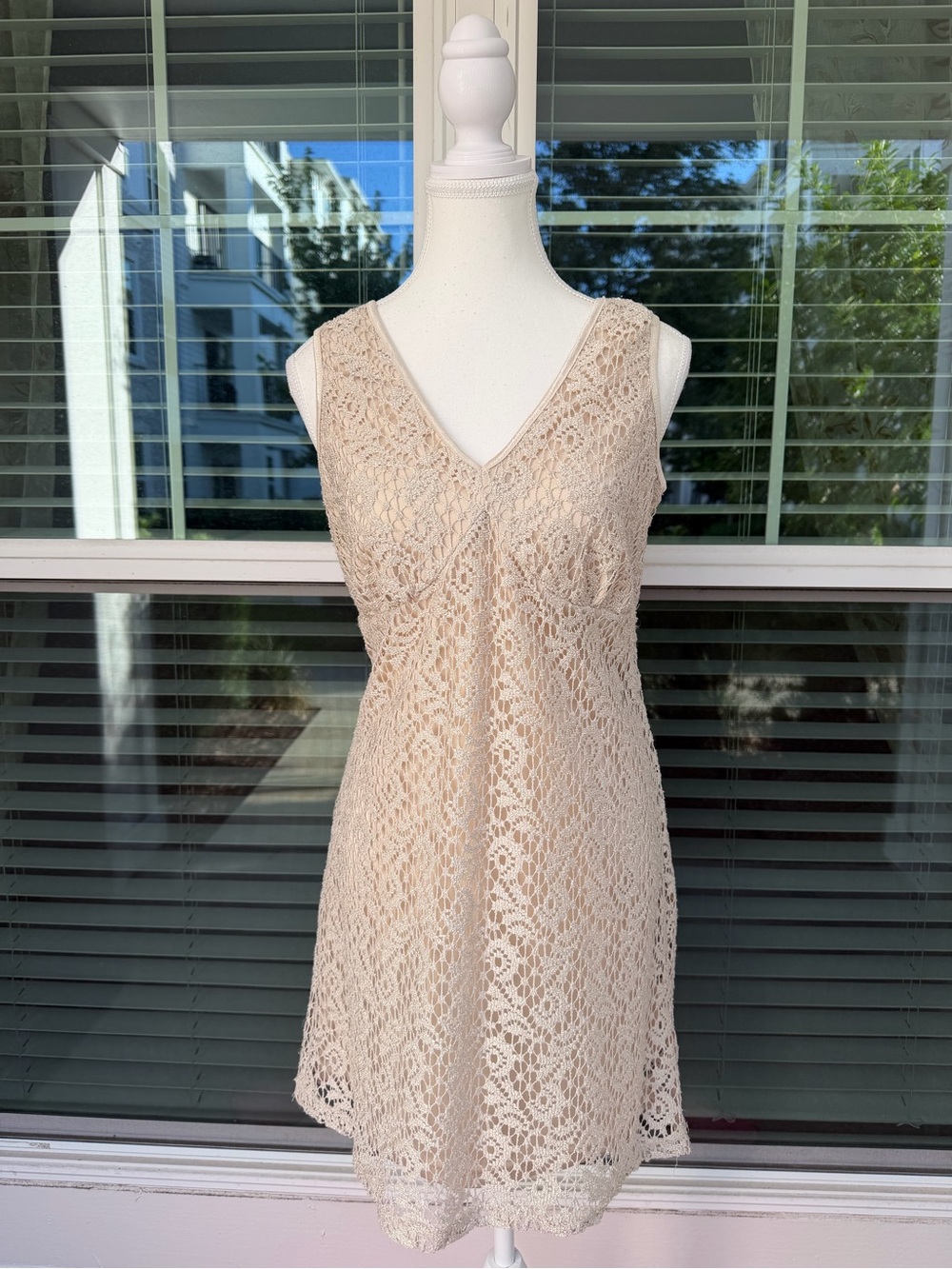 Scarlett Minimalist quiet luxury Crochet Lace Sleeveless Shift Dress in Beige - Picture 5 of 7